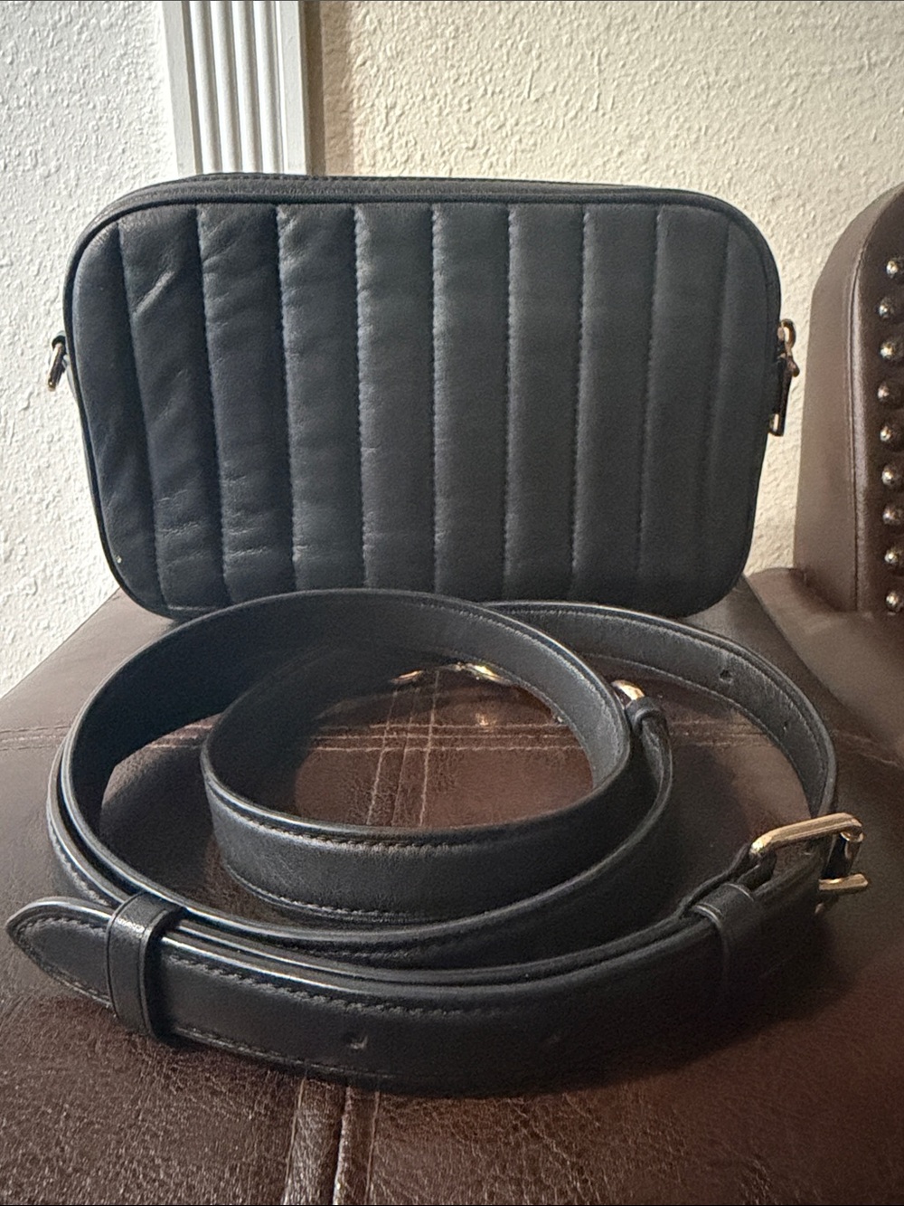 Coach Black Quilted Leather crossbody jet Bag with Gold Hardware - Picture 3 of 12